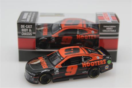 Chase Elliott 2021 Hooters 1:64 Nascar Diecast Chassis