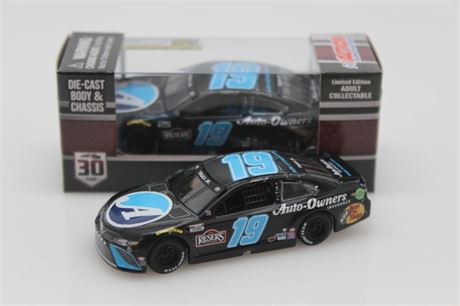 Martin Truex Jr 2021 Auto-Owners Darlington Throwback 1:64 Diecast Chassis